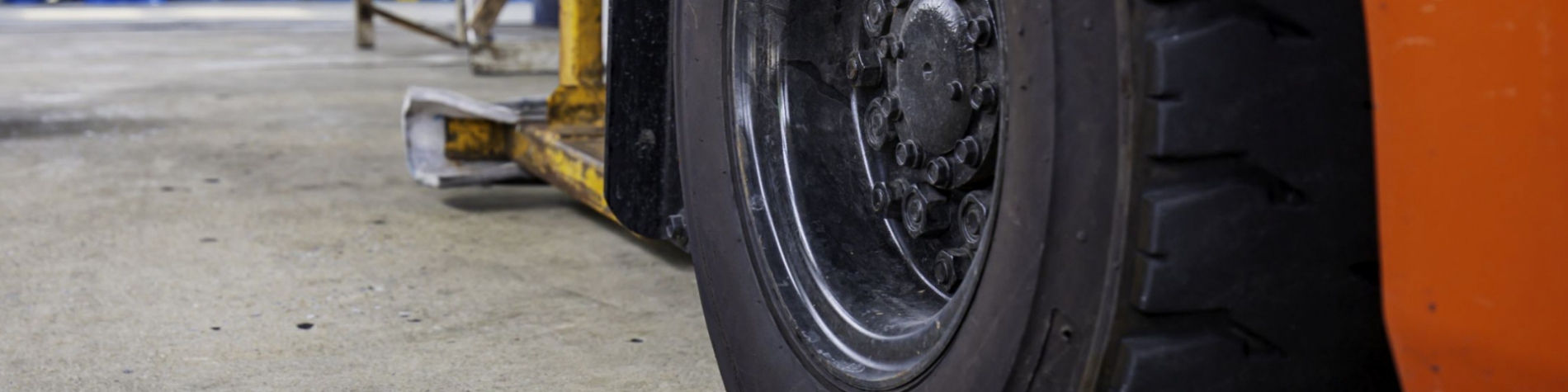 munkagép gumiszerviz